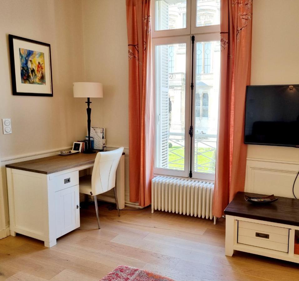 Face A L'Hotel De Ville Grand Et Lumineux Appartement Angouleme Bagian luar foto